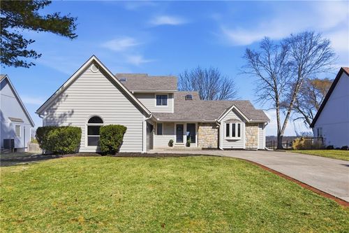 220 Sw Green Teal St, Lee's Summit, MO, 64082-4507 | Card Image