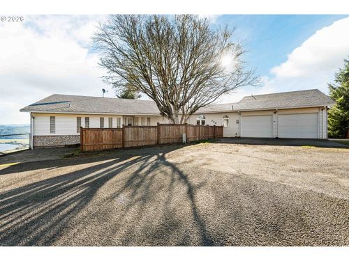 770 18th Ave, Coos Bay, OR, 97420-7426 | Card Image