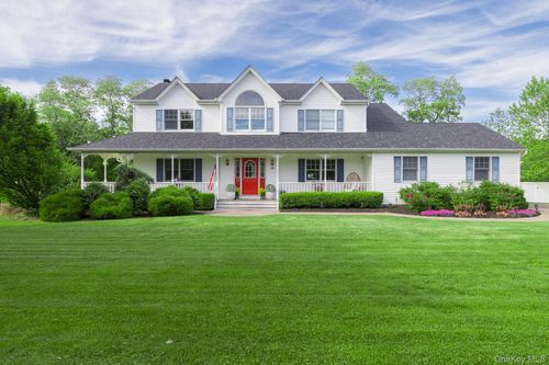 506 Twomey Ave, Baiting Hollow, NY, 11933-1376 | Card Image