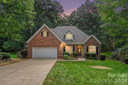 1928 Twin Ponds Dr, Hickory, NC, 28602-9281 | Card Image