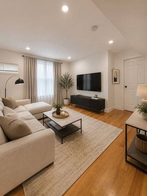 2r-217 Washington St, Lynn, MA, 01902 | Card Image