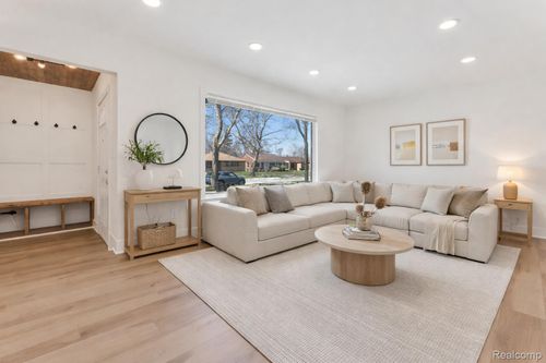 21930 Marlow St, Oak Park, MI, 48237-3515 | Card Image