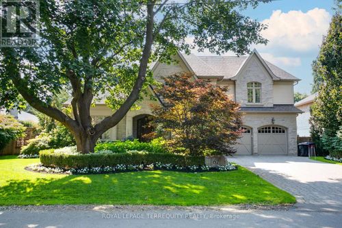61 Princess Anne Crescent, Toronto (Princess-Rosethorn), ON, M9A2P3 | Card Image