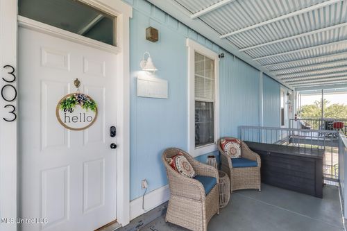 699 Dunbar Ave, Bay Saint Louis, MS, 39520-3555 | Card Image