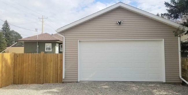 1014 18 Street S, Home with 2 bedrooms, 2 bathrooms and 3 parking in Lethbridge AB | Image 6