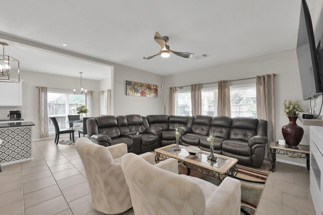 The open floor plan and large windows that bring in abundant natural light create a bright and breathable room. | Image 13