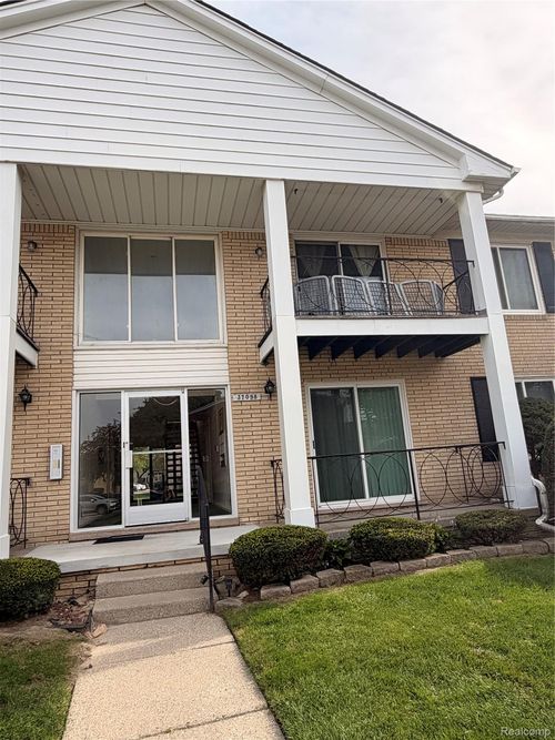 37098 Camelot Dr, Sterling Heights, MI, 48312-2454 | Card Image