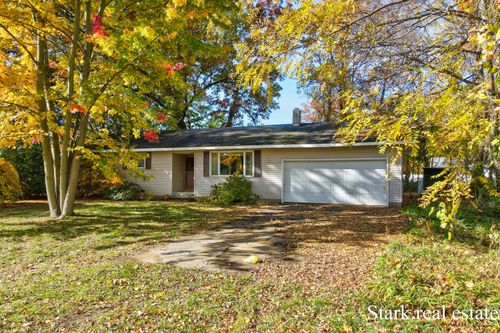 275 8th Ave, Fruitport, MI, 49415-9635 | Card Image