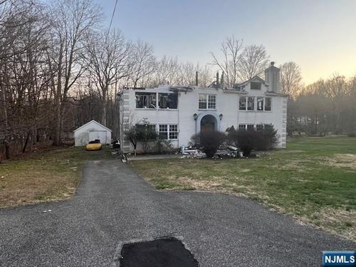 18 Lake Rd, Upper Saddle River, NJ, 07458-1606 | Card Image