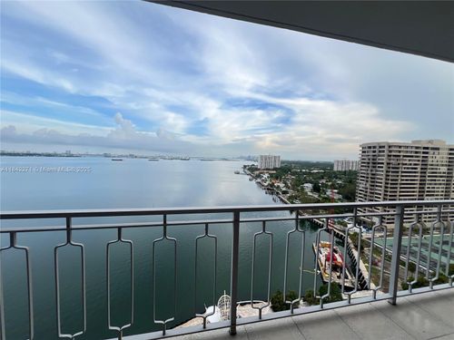 20e-11111 Biscayne Blvd, Miami, FL, 33181-3404 | Card Image