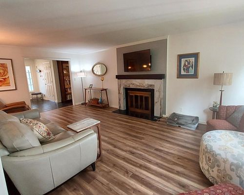 1027 W Shaker Circle, Mequon, WI, 53092 | Card Image
