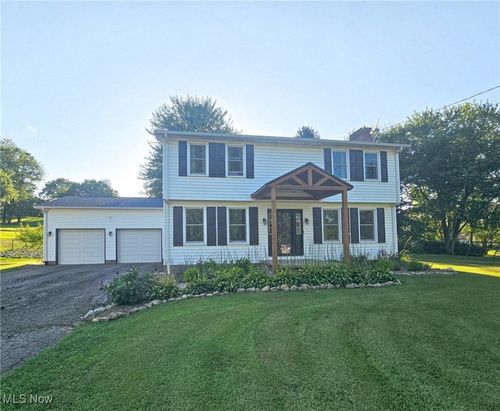 15745 Pineview Dr, East Liverpool, OH, 43920-9047 | Card Image