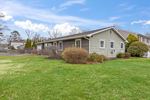 111 Hillside Ave, Nesconset, NY, 11767-1531 | Card Image