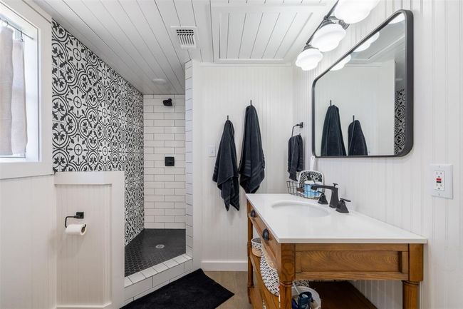 Primary Ensuite Bathroom in the Main Home | Image 14
