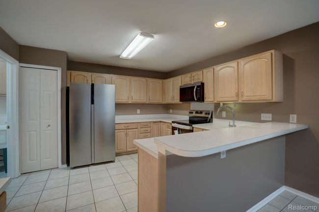 6407 Beecher Rd, Condo with 2 bedrooms, 3 bathrooms and null parking in Flint MI | Image 12