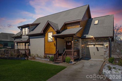 11 Trevors Trl, Asheville, NC, 28806-9243 | Card Image