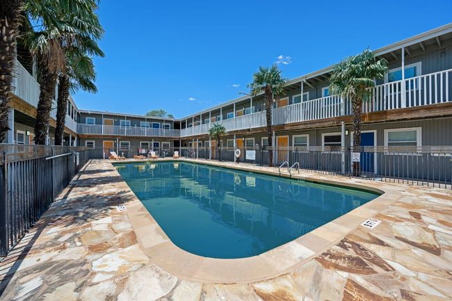 APT-217 - 2401 Manor Rd, Condo with 2 bedrooms, 1 bathrooms and 1 parking in Austin TX | Image 13