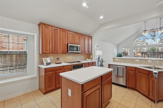 Neutral countertops and backsplash | Image 7
