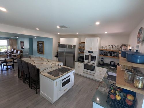 524 Ne 27th Dr, Wilton Manors, FL, 33334-2030 | Card Image