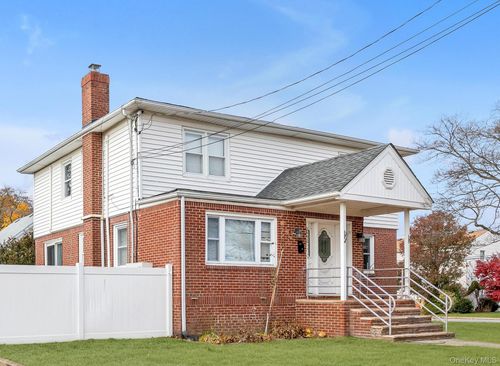 2492 Lefferts Pl, Bellmore, NY, 11710-4422 | Card Image