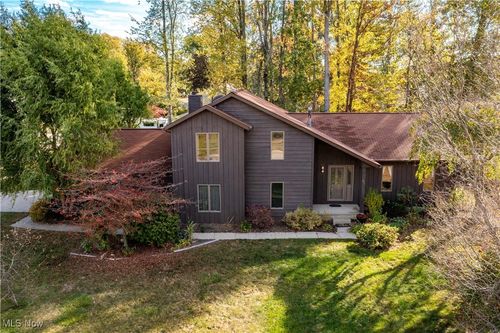 408 Loyola Dr, Elyria, OH, 44035-1536 | Card Image