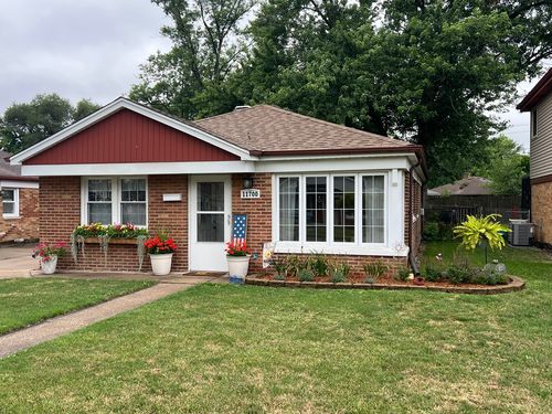 11700 S Meadow Lane Dr, Merrionette Park, IL, 60803-5823 | Card Image