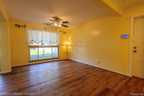 25002 Donald, Redford, MI, 48239-3330 | Card Image