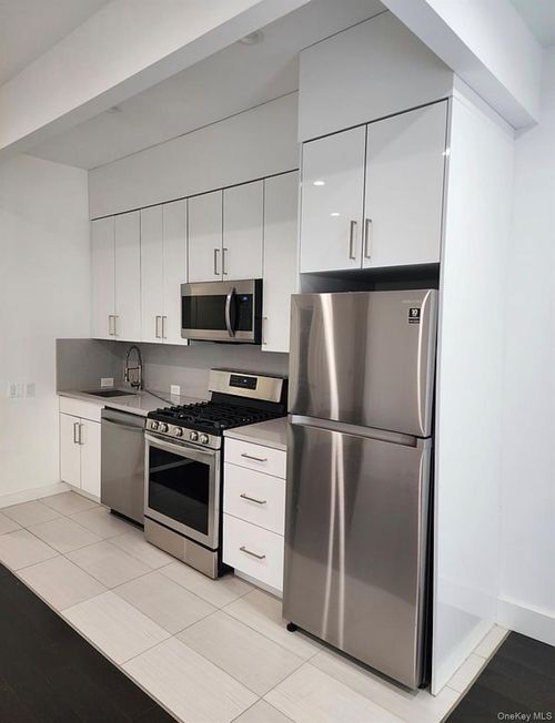 1r-1440 31st Ave, Astoria, NY, 11106-4598 | Card Image