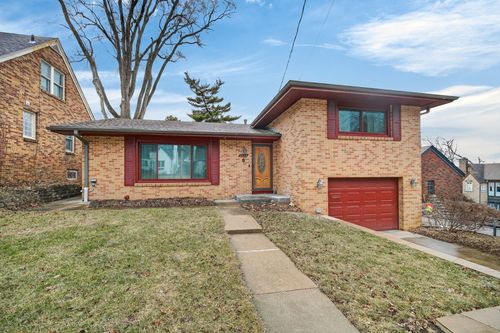 6428 Elmcrest Dr, Windsor Heights, IA, 50324-1846 | Card Image