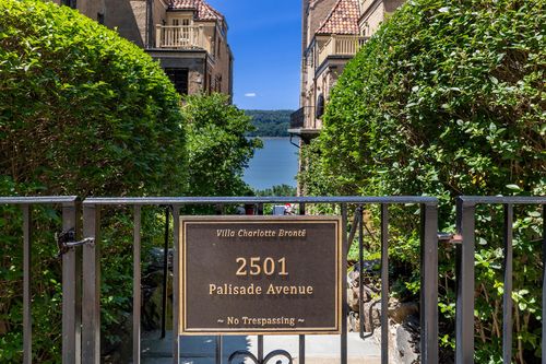 c-1-2501 Palisade Ave, Bronx, NY, 10463-6104 | Card Image