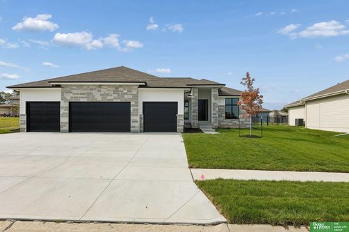 9815 Cumberland Dr, Papillion, NE, 68046-3712 | Card Image