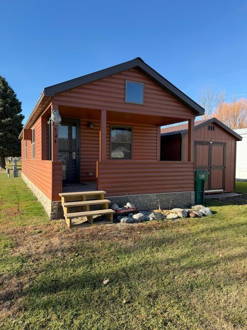 304 N Main St, Gwinner, ND, 58040-4038 | Card Image