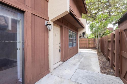 h56-6924 Sw 114th Pl, Miami, FL, 33173-1814 | Card Image