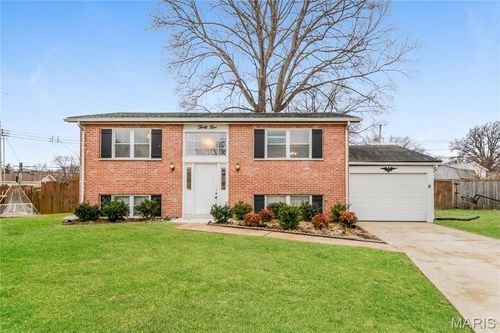 35 Bernie Cir, Maryland Heights, MO, 63043-2913 | Card Image
