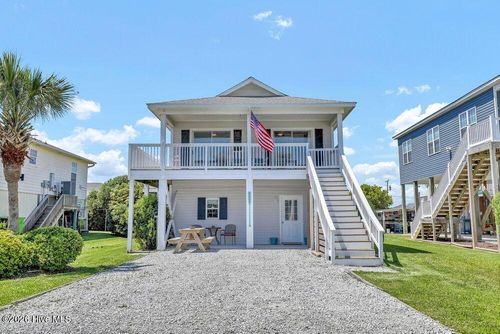 8007 8th St, Surf City, NC, 28445-8650 | Card Image
