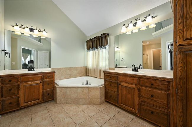 1216 Se Meridian Dr, House other with 4 bedrooms, 3 bathrooms and null parking in Lee's Summit MO | Image 21