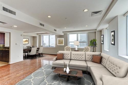 unit-1604-914 Main St, Houston, TX, 77002-6208 | Card Image