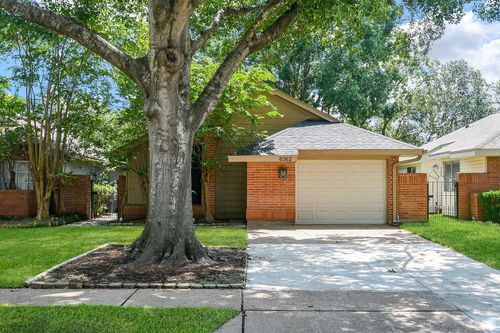 8562 Laurel Trails Drive, Houston, TX, 77095 | Card Image