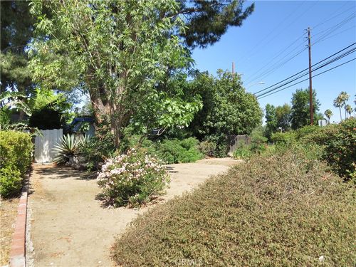 6249 Corbin Ave, Tarzana, CA, 91356-1012 | Card Image
