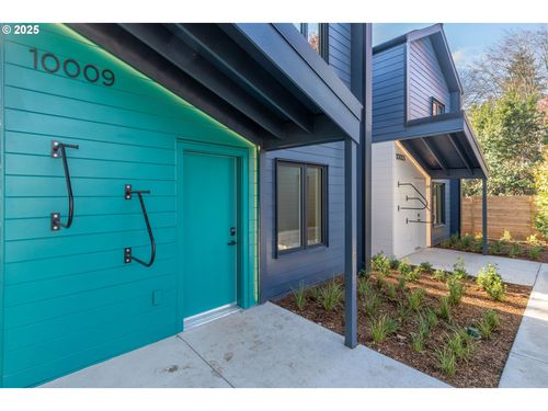 12-10009 Milwaukie Expy, Portland, OR, 97222 | Card Image