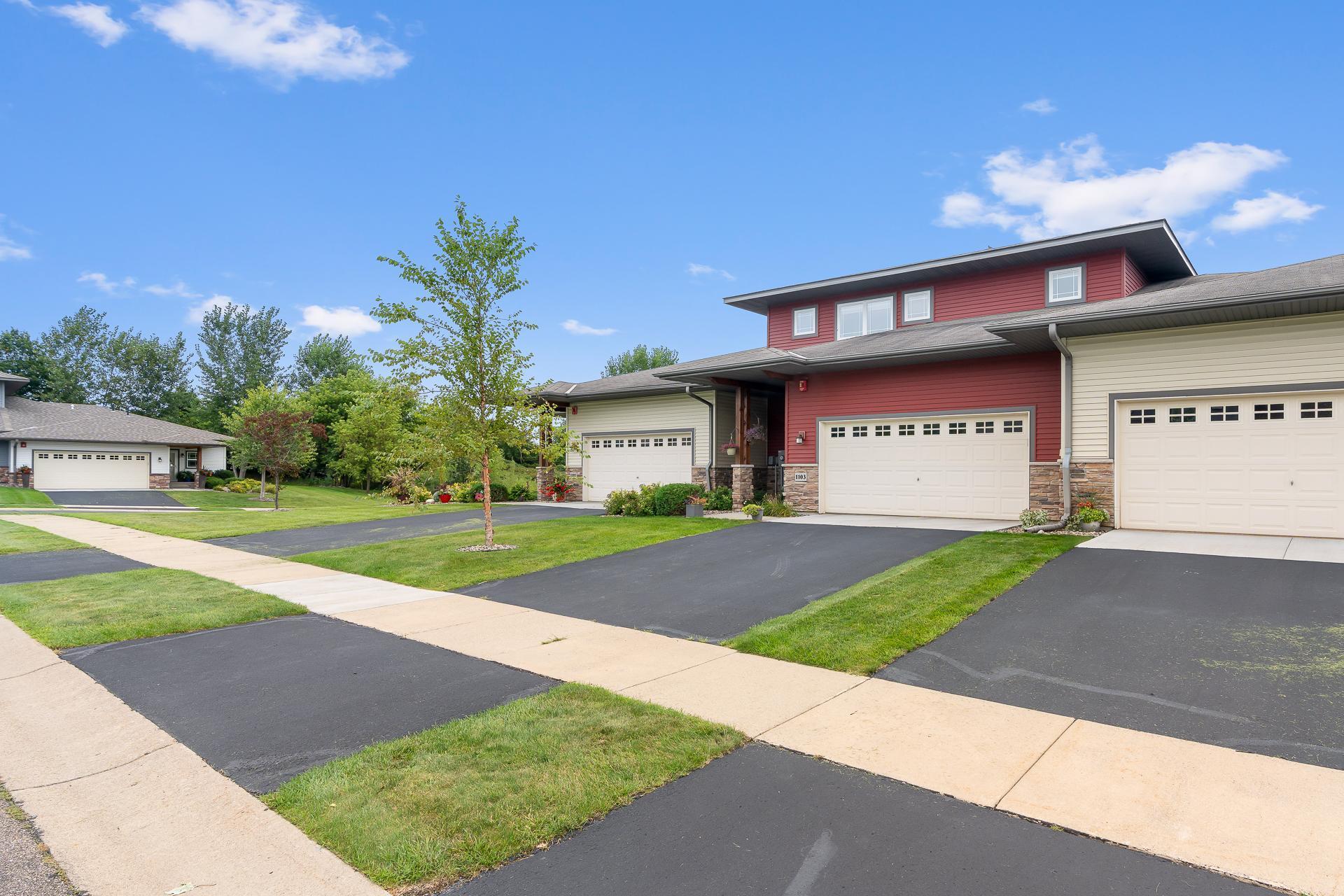 Lorraine Ct, Carver, MN 55315