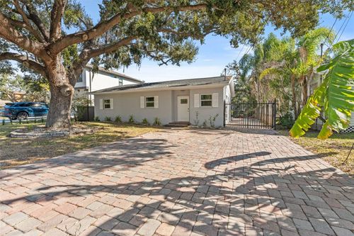 7425 Seagull Way, TAMPA, FL, 33635-9682 | Card Image