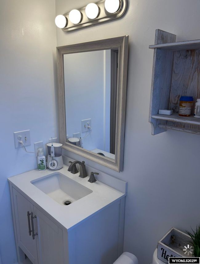 1806 A Antelope St, House other with 2 bedrooms, 2 bathrooms and null parking in Kemmerer WY | Image 8