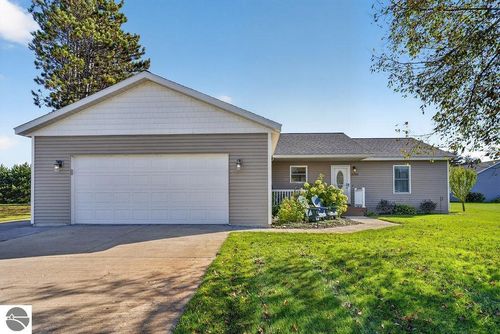 3086 Tamara Cir, Grawn, MI, 49637-8501 | Card Image