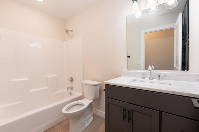 Main Bathroom.jpg | Image 11