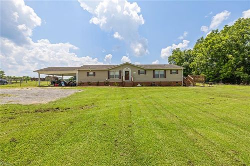 27308 Woodland Rd, Franklin, VA, 23851-4741 | Card Image