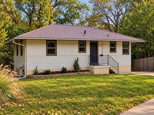 2525 27th St, Des Moines, IA, 50310-5533 | Card Image
