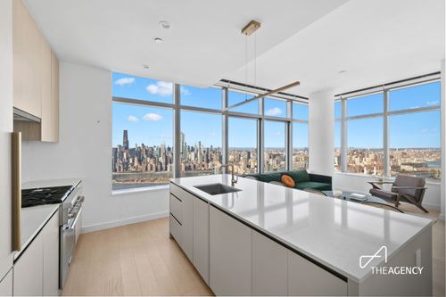 ph302-3 Court Sq, Long Island City, NY, 11101-8900 | Card Image