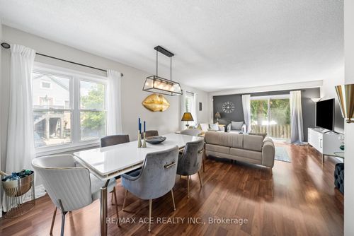 34-115 Main St S, Newmarket, ON, L3Y8J3 | Card Image