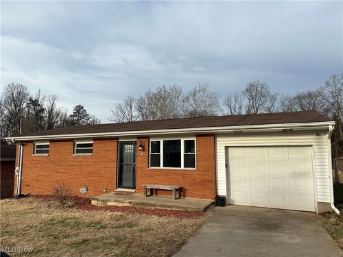 7 Fox Hill Ter, Parkersburg, WV, 26104-2323 | Card Image